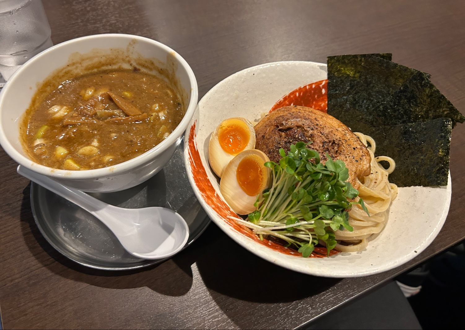 Fenikkusunonamida의 대표 이미지