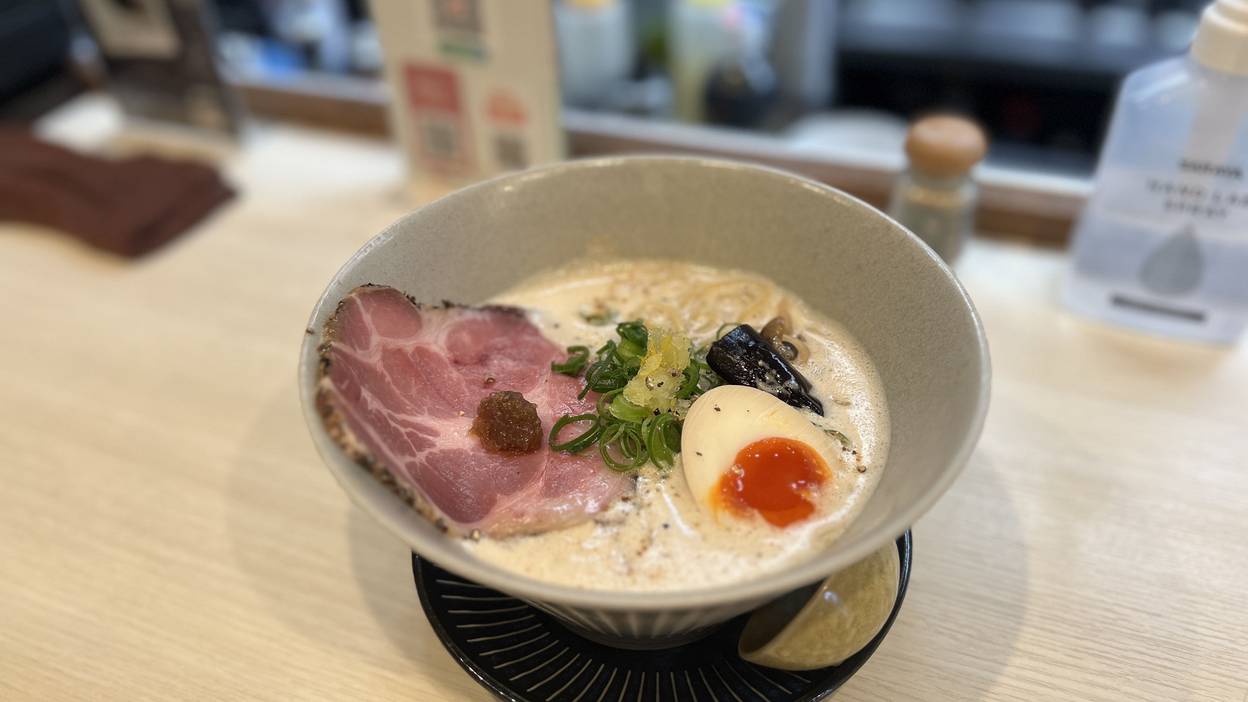 Chicken and seafood ramen komugi의 대표사진