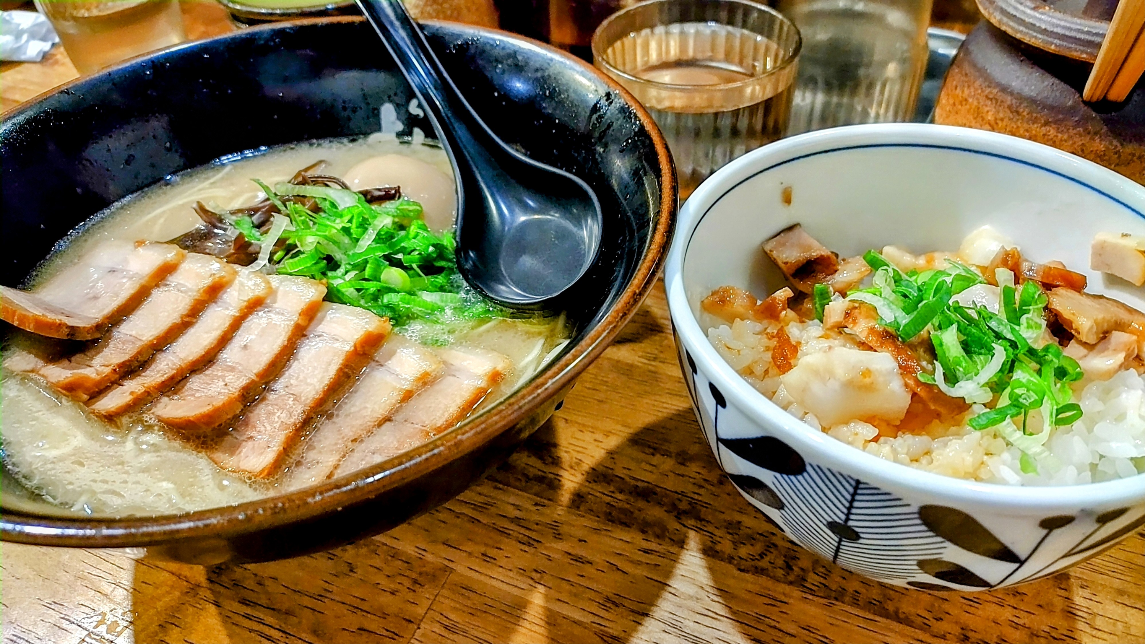 らーめん屋 よしとも 栄通り店의 대표사진