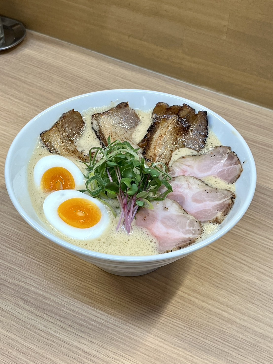 鶏か、鶏以外か。의 대표사진