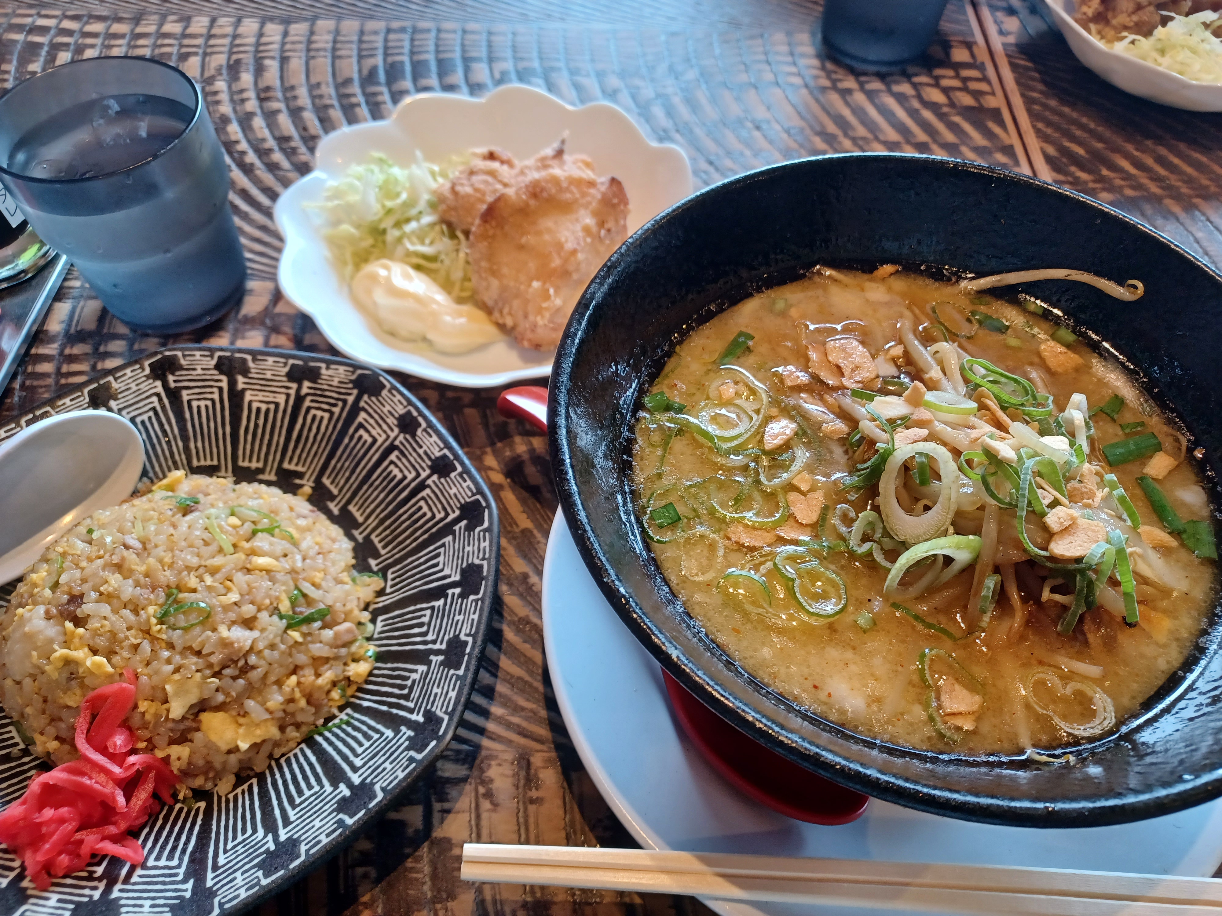 神戸らーめん屯豚｜三木市의 대표사진