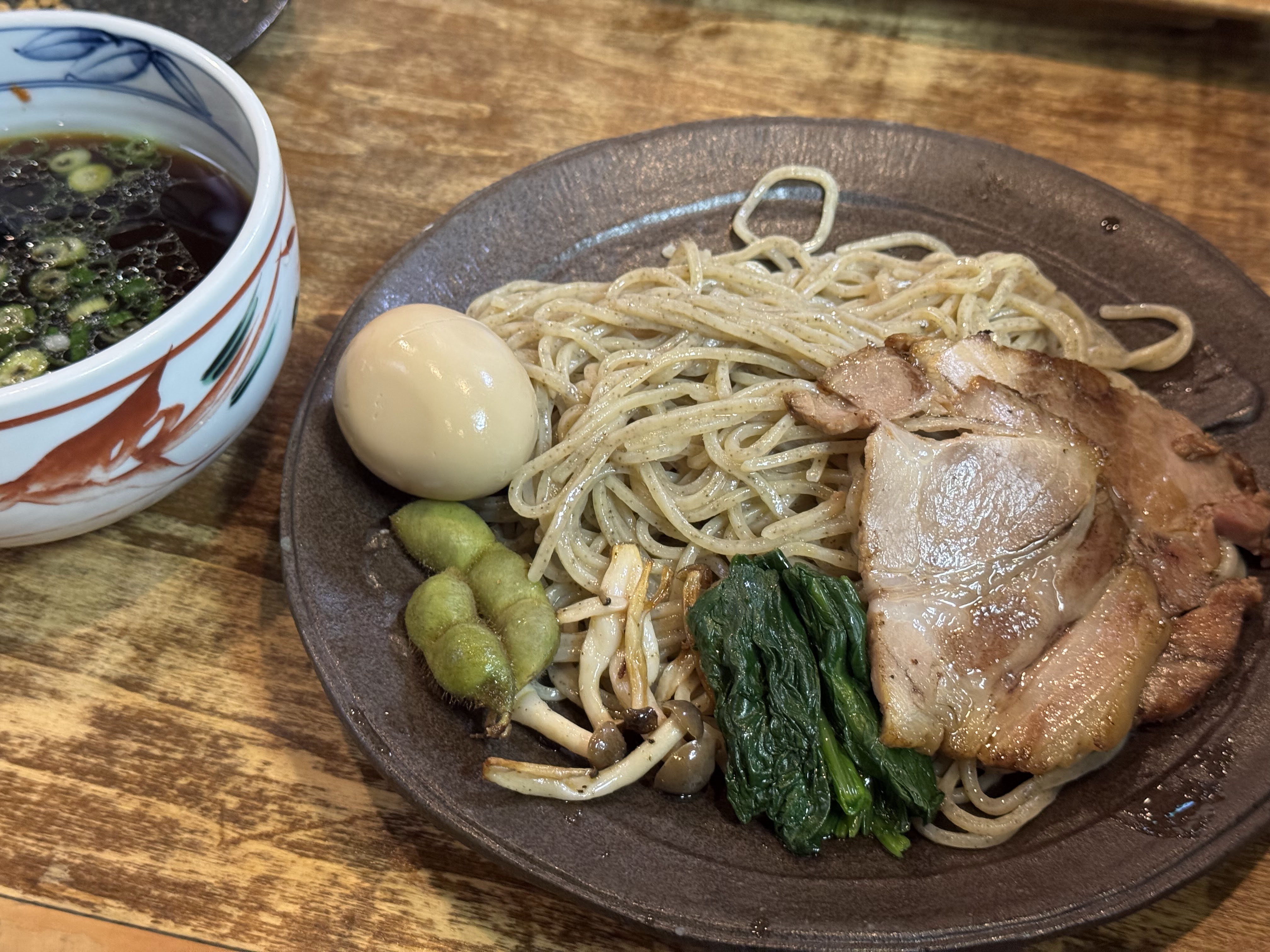 Mennoya의 대표사진