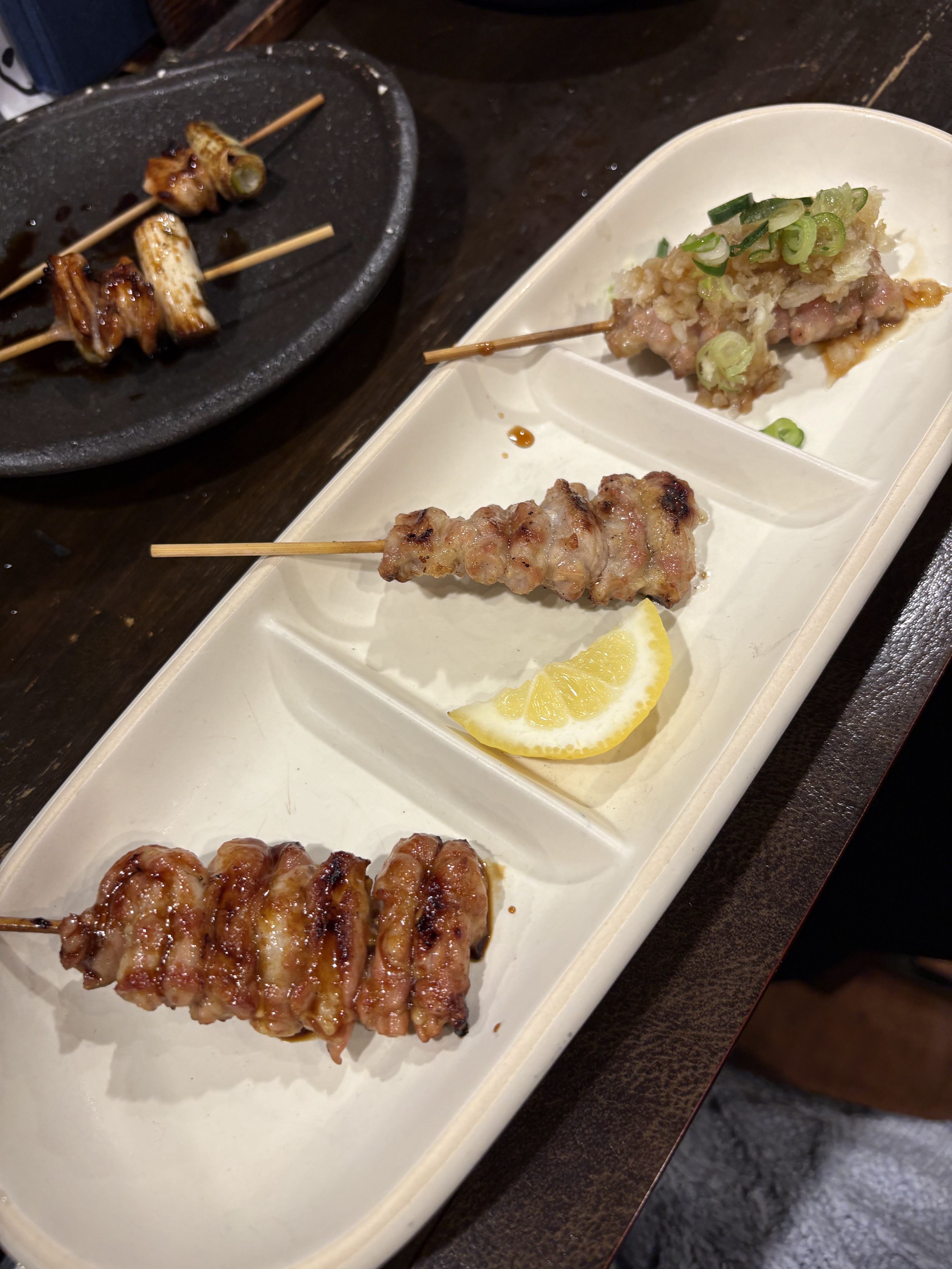 朝びき・地鶏・炭焼・串焼・よってこ家의 대표사진